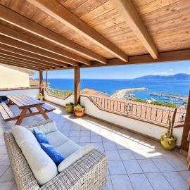 Cala Gonone house โรงแรมในกาลาโกโนเน