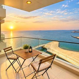 Luxury Sea View Apartment Near Vendome Mall, hotel in Lusail