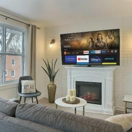 River Walk - 2 Free Parking - Fireplace - Luxury