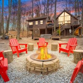 Barrel Sauna, Hot Tub & Fire Pit at The Woods