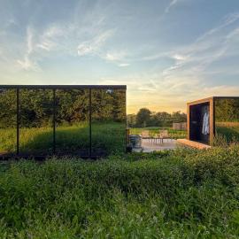 Luxury Mirrored Cabin with Sauna & Plunge Pool