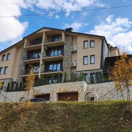 D & O Apartments, hotel di Mavrovo