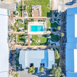 Ocean Mile B1 Ocean Views Pool Sleeps 8, hotel en Eastpoint