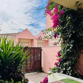 Garden BBQ & Walk to Beach 10min-Sesimbra, Hotel in Sesimbra
