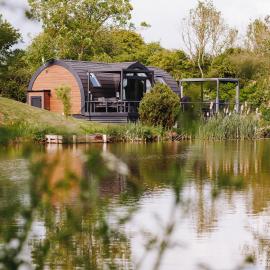 The Lake House - Private Hot Tub