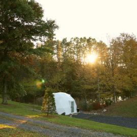 Pondside Dome Fire Pit 30 Min to Penn State, hotel in Petersburg