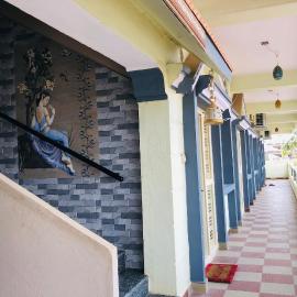 Collection O V K Lodge, hotel di Mandikal