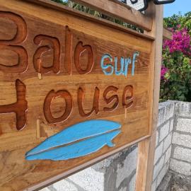 Balo Surf House، فندق في نيمبرالا