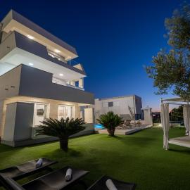 Apartments & Rooms Pool Villas Maris