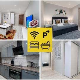 Stylish Apartment - 30pct OFF For Long Stays - Sleeps 4 - Fast WiFi - Free Parking, hotel v mestu Vilkaviškis