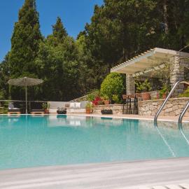 Paxoi Serene Oasis - Mylos Mediterranean Charm: Arvanitakaíïka şehrinde bir otel