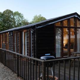 Stable lodge with Cosy Log Fire & Optional Hot tub
