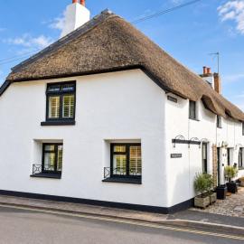 Charming Thatched Cottage, Dog Friendly - Sleeps 4, hotel in Paignton