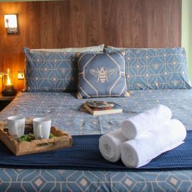 Victoria House - Deluxe Studios in Coventry City Centre, free parking, by COVSTAYS