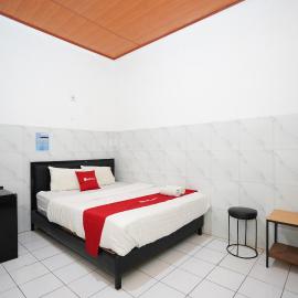 RedDoorz at Hotel AVA Malioboro, готель у місті Jetis