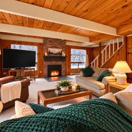 7 Mi to Mount Snow | Cozy 4BR Mountain Retreat