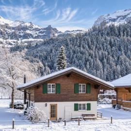 Sonniges Chalet mit fantastischem Bergblick, hotel v destinácii Lenk