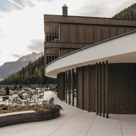 Ganis Resort, hotel in Nova Ponente