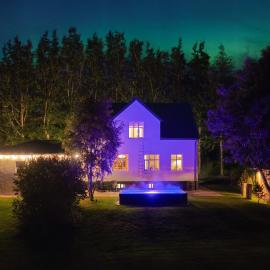 Prestssetrið - Luxury Lodge near Akureyri with large hot tub, hotel di Eyjafjaroarsveit