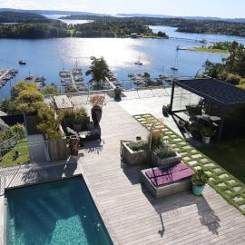 Spacious villa, panoramic views, terrace, pool, sauna, near Oslo