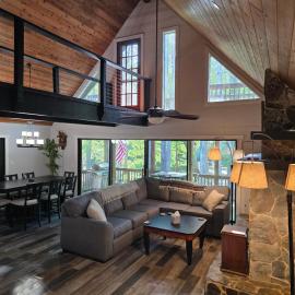 Riverfront Home 5BR 4BA Hot Tub Kayaks Sleeps 16