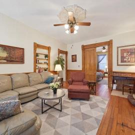 Walk to Medina Square, Historic 1880 Home, hotel din Medina