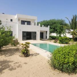 Maison du Fleuve avec Piscine à Bango
