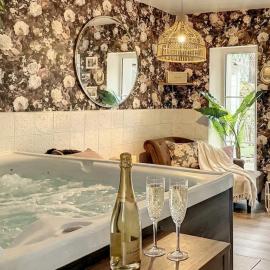 La Romantique des Rois - Jacuzzi & Sauna privés, hotell i Dourdan