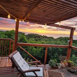 Ocean Whisper Cottage, Sunset, Sizzle and Rest, hotel v destinácii Wilderness