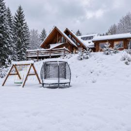 Wellness Chalet Piros Tale - Sauna, Jacuzzi, up to 12 min to Ski Jasna, Ski Myto, Ski Tale, отель в городе Тале