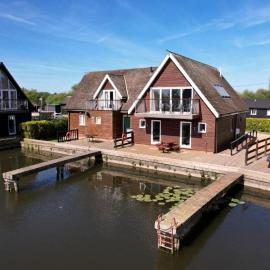 3 Bed in Horning oc-r27684, hótel í Horning