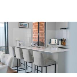 Wellard Nest- Perth- Newly built house, walk to the shops and train station- Close to Rockingham and motorplex, hotel u gradu 'Wellard'