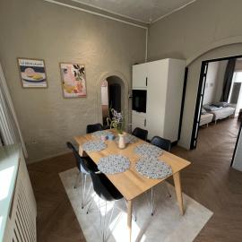 Beautiful Central 7 persons apartment