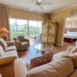 Dog-friendly condo with pool hot tub private balcony AC & washer&dryer