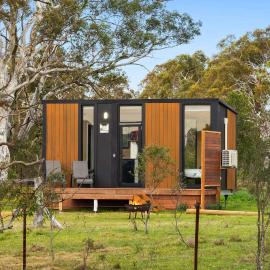 Saddle Camp Tiny House 3 by Tiny Away, hotel v mestu Braidwood