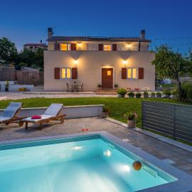 Villa Fuma up to 6 persons with private pool & sea view in Central Istria