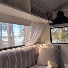Caravan by the sea in Airisto, hotel v destinácii Klofsan