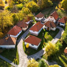 Körtövés Guest Village, ξενοδοχείο σε Vîrghiş