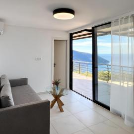 Villa Azure Horizon - Panoramic Myrtos Sea View, hotelli kohteessa Angón