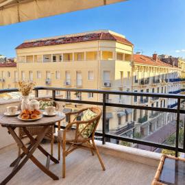 Belle terrasse apercu mer NAF568
