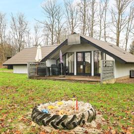 6 person holiday home in Roslev