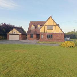 Beautiful Tudor style Country house