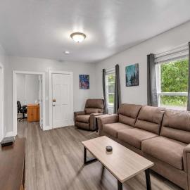 Pitcher's Paradise Apt 1-All Star Baseball Rentals