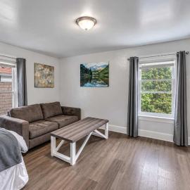 Pitcher's Paradise Apt 2-All Star Baseball Rentals
