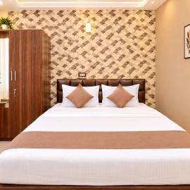 Cantt Road Hotel R-Kamal Premium Near Railway Station & Vishwanath Temple# Business Class AC Room - Family Hotel, Chetganj Varanasi, hotell sihtkohas Varanasi