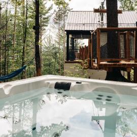 Chalet Nido - SPA Fire pit & suspension bridge, hotel en Sainte Béatrix