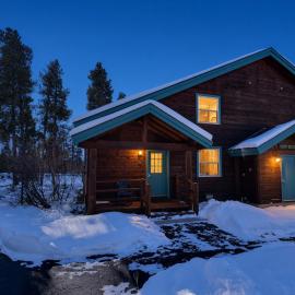 2 Bed Cabin Fireplace Lodgepole Pines