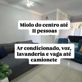 Apartamento telado ar condicionado no centro até 11 pessoas, готель у місті Дівінополіс