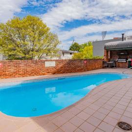 Poolside Living 2-Bed Apartment in Griffith, hotel u gradu 'Griffith'
