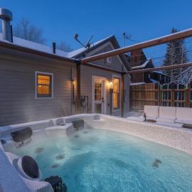 Stylish 1BR Airbnb in Leadville with Mountain Views - Near Skiing - Pets okay, ξενοδοχείο σε Leadville